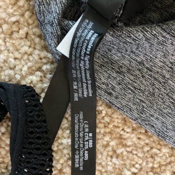 Set of 4 Pink by VS Size Medium seamless lightly lined sports bras - Picture 6 of 6